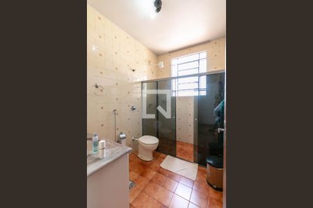 Casa à venda com 246m², 4 quartos e 4 vagas Casa à venda com 246m², 4 quartos e 4 vagasBanheiro Social