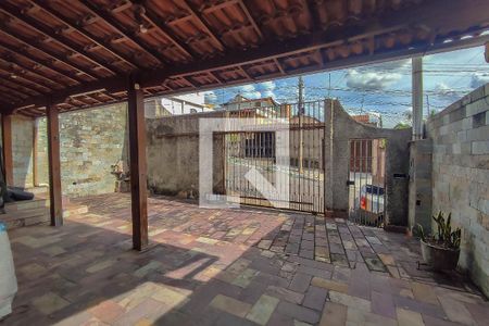 Casa à venda com 246m², 4 quartos e 4 vagas Casa à venda com 246m², 4 quartos e 4 vagasGaragem