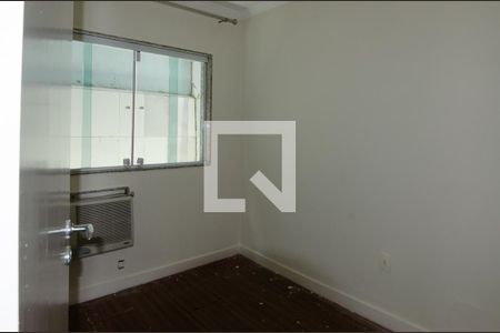 Casa de condomínio à venda com 600m², 6 quartos e 3 vagas Casa de condomínio à venda com 600m², 6 quartos e 3 vagasEscritório