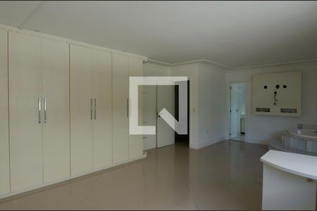 Casa de condomínio à venda com 600m², 6 quartos e 3 vagas Casa de condomínio à venda com 600m², 6 quartos e 3 vagasSuite 3