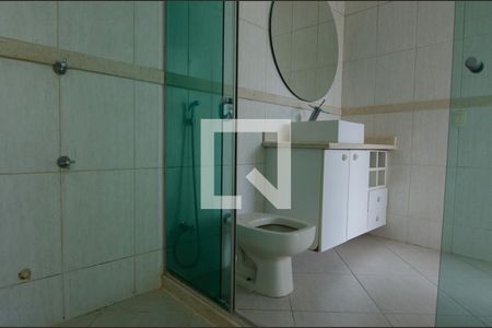 Casa de condomínio à venda com 600m², 6 quartos e 3 vagas Casa de condomínio à venda com 600m², 6 quartos e 3 vagasBanheiro da Suíte 2