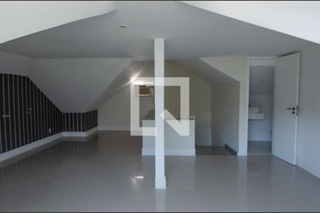 Casa de condomínio à venda com 600m², 6 quartos e 3 vagas Casa de condomínio à venda com 600m², 6 quartos e 3 vagasSala de Tv