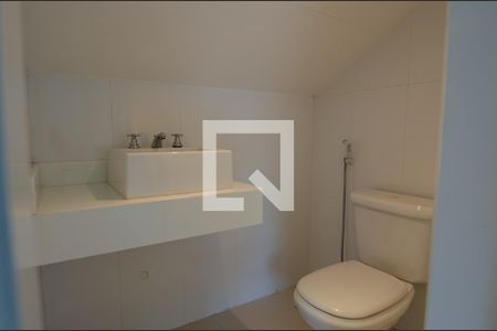 Casa de condomínio à venda com 600m², 6 quartos e 3 vagas Casa de condomínio à venda com 600m², 6 quartos e 3 vagasBanheiro 2