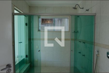 Casa de condomínio à venda com 600m², 6 quartos e 3 vagas Casa de condomínio à venda com 600m², 6 quartos e 3 vagasBanheiro da Suíte 2