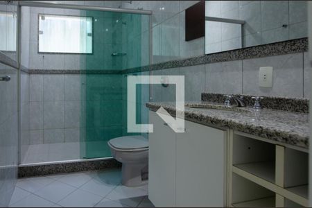 Casa de condomínio à venda com 600m², 6 quartos e 3 vagas Casa de condomínio à venda com 600m², 6 quartos e 3 vagasBanheiro da Suíte 1