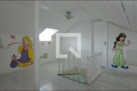 Casa de condomínio à venda com 600m², 6 quartos e 3 vagas Casa de condomínio à venda com 600m², 6 quartos e 3 vagasSótão