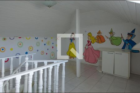 Casa de condomínio à venda com 600m², 6 quartos e 3 vagas Casa de condomínio à venda com 600m², 6 quartos e 3 vagasSótão