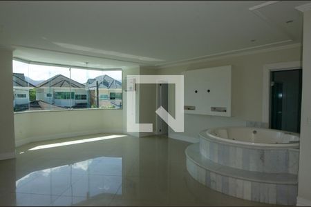 Casa de condomínio à venda com 600m², 6 quartos e 3 vagas Casa de condomínio à venda com 600m², 6 quartos e 3 vagasSuite 4