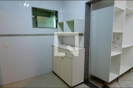 Casa de condomínio à venda com 600m², 6 quartos e 3 vagas Casa de condomínio à venda com 600m², 6 quartos e 3 vagasÁrea de serviço