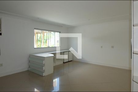 Casa de condomínio à venda com 600m², 6 quartos e 3 vagas Casa de condomínio à venda com 600m², 6 quartos e 3 vagasSuite 3