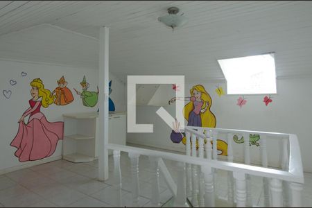 Casa de condomínio à venda com 600m², 6 quartos e 3 vagas Casa de condomínio à venda com 600m², 6 quartos e 3 vagasSótão