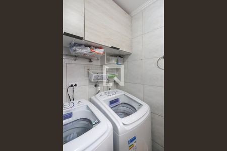 Casa à venda com 300m², 3 quartos e 2 vagas Casa à venda com 300m², 3 quartos e 2 vagasLavanderia 1