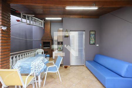 Casa à venda com 300m², 3 quartos e 2 vagas Casa à venda com 300m², 3 quartos e 2 vagasTerraço
