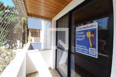 Apartamento à venda com 165m², 4 quartos e 2 vagas Apartamento à venda com 165m², 4 quartos e 2 vagasPlaca Instalada