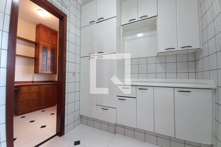 Apartamento à venda com 165m², 4 quartos e 2 vagas Apartamento à venda com 165m², 4 quartos e 2 vagasÁrea de Serviço