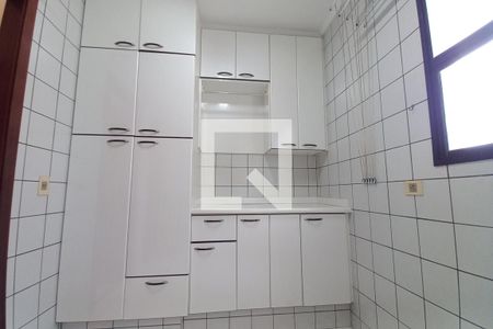 Apartamento à venda com 165m², 4 quartos e 2 vagas Apartamento à venda com 165m², 4 quartos e 2 vagasDetalhe da Área de Serviço