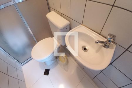 Apartamento à venda com 165m², 4 quartos e 2 vagas Apartamento à venda com 165m², 4 quartos e 2 vagasDetalhe do Banheiro de Serviço