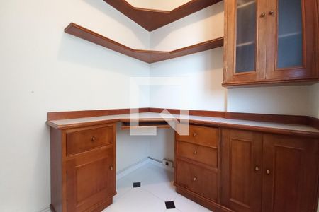 Apartamento à venda com 165m², 4 quartos e 2 vagas Apartamento à venda com 165m², 4 quartos e 2 vagasQuarto de Serviço