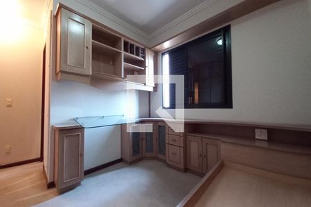 Apartamento à venda com 165m², 4 quartos e 2 vagas Apartamento à venda com 165m², 4 quartos e 2 vagasQuarto 3 - Suíte