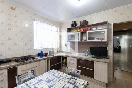 Casa à venda com 180m², 3 quartos e 2 vagas Casa à venda com 180m², 3 quartos e 2 vagasQuarto