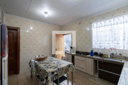 Casa à venda com 180m², 3 quartos e 2 vagas Casa à venda com 180m², 3 quartos e 2 vagasQuarto