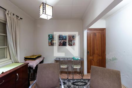 Casa à venda com 180m², 3 quartos e 2 vagas Casa à venda com 180m², 3 quartos e 2 vagasQuarto