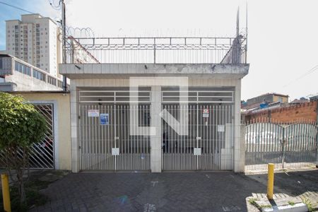 Casa à venda com 180m², 3 quartos e 2 vagas Casa à venda com 180m², 3 quartos e 2 vagasFachada