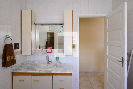 Casa à venda com 190m², 4 quartos e 2 vagasBanheiro 1