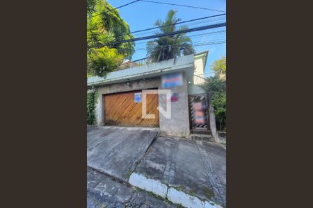 Casa à venda com 150m², 3 quartos e 1 vaga Casa à venda com 150m², 3 quartos e 1 vagaFachada
