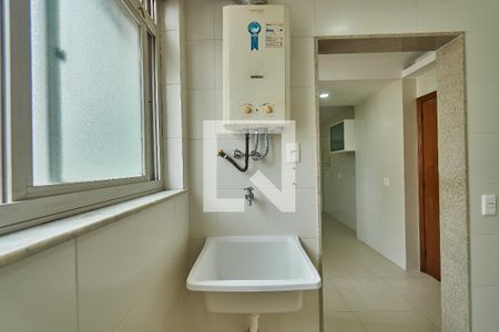 Apartamento à venda com 142m², 3 quartos e 2 vagas Apartamento à venda com 142m², 3 quartos e 2 vagasÁrea de Serviço