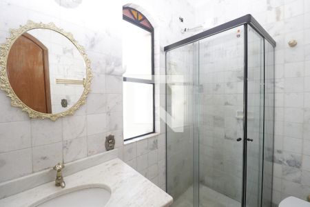 Casa à venda com 390m², 5 quartos e 7 vagasBanheiro da Suíte 2