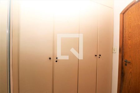 Casa à venda com 390m², 5 quartos e 7 vagasCloset da suíte 2