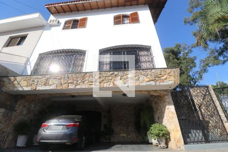 Casa à venda com 390m², 5 quartos e 7 vagasFachada