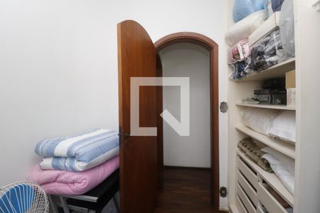 Casa à venda com 390m², 5 quartos e 7 vagasCloset da suíte 3