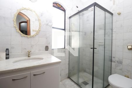 Casa à venda com 390m², 5 quartos e 7 vagasBanheiro da Suíte 2