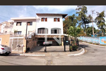 Casa à venda com 390m², 5 quartos e 7 vagas Casa à venda com 390m², 5 quartos e 7 vagasFachada