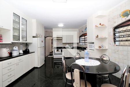 Casa à venda com 390m², 5 quartos e 7 vagasCozinha