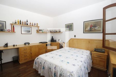 Casa à venda com 390m², 5 quartos e 7 vagasQuarto 2 - Suíte