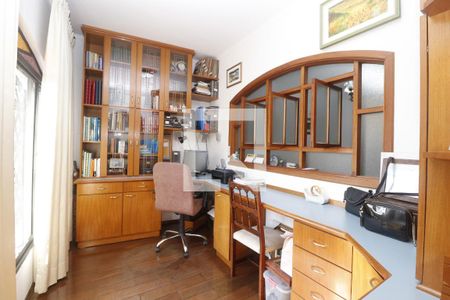 Casa à venda com 390m², 5 quartos e 7 vagasEscritório