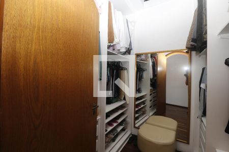 Casa à venda com 390m², 5 quartos e 7 vagasCloset da suíte 1