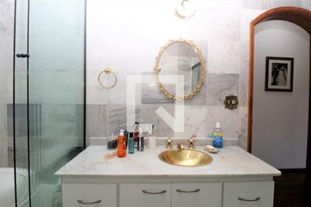 Casa à venda com 390m², 5 quartos e 7 vagasBanheiro da Suíte 1