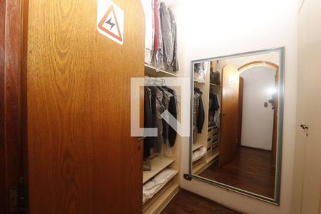 Casa à venda com 390m², 5 quartos e 7 vagasCloset da suíte 2