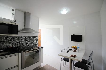 Casa à venda com 233m², 3 quartos e 3 vagasCozinha