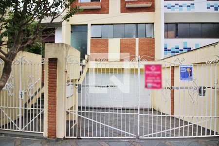 Casa à venda com 233m², 3 quartos e 3 vagasFachada