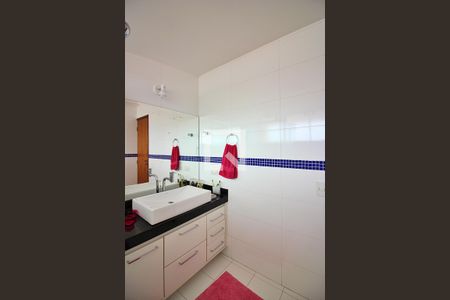 Casa à venda com 233m², 3 quartos e 3 vagasBanheiro do Quarto 1 - Suíte