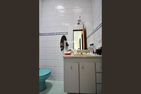 Casa à venda com 233m², 3 quartos e 3 vagasBanheiro Social