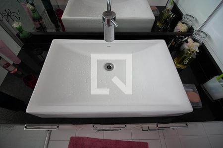 Casa à venda com 233m², 3 quartos e 3 vagasBanheiro do Quarto 1 - Suíte