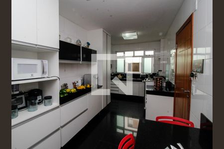 Apartamento à venda com 145m², 4 quartos e 3 vagas Apartamento à venda com 145m², 4 quartos e 3 vagasCozinha