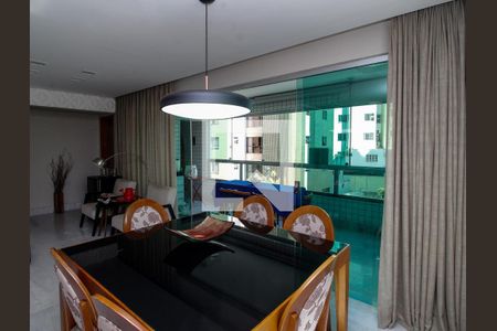 Apartamento à venda com 145m², 4 quartos e 3 vagas Apartamento à venda com 145m², 4 quartos e 3 vagasSala de Jantar