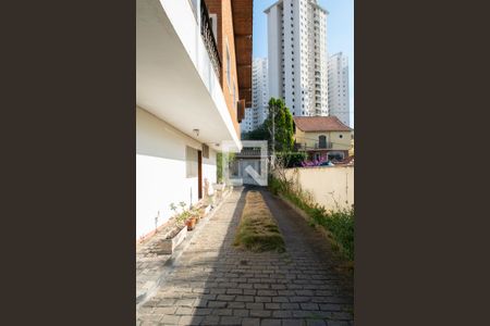 Casa à venda com 985m², 4 quartos e 6 vagas Casa à venda com 985m², 4 quartos e 6 vagasQuintal